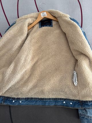 Cazadora vaquera Zara con forro de borreguito