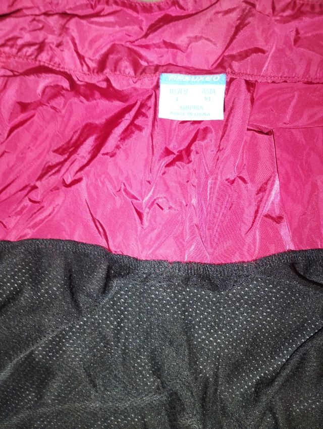 Cortavientos ciclismo rojo y negro