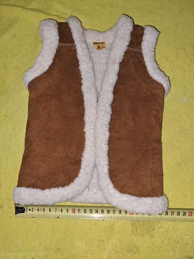 Gilet in finta pelle con pelliccia