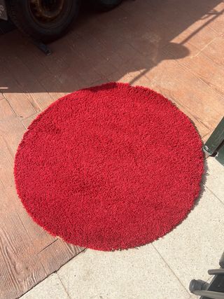 Alfombra Redonda Roja de 1 m, tengo dos otra negra