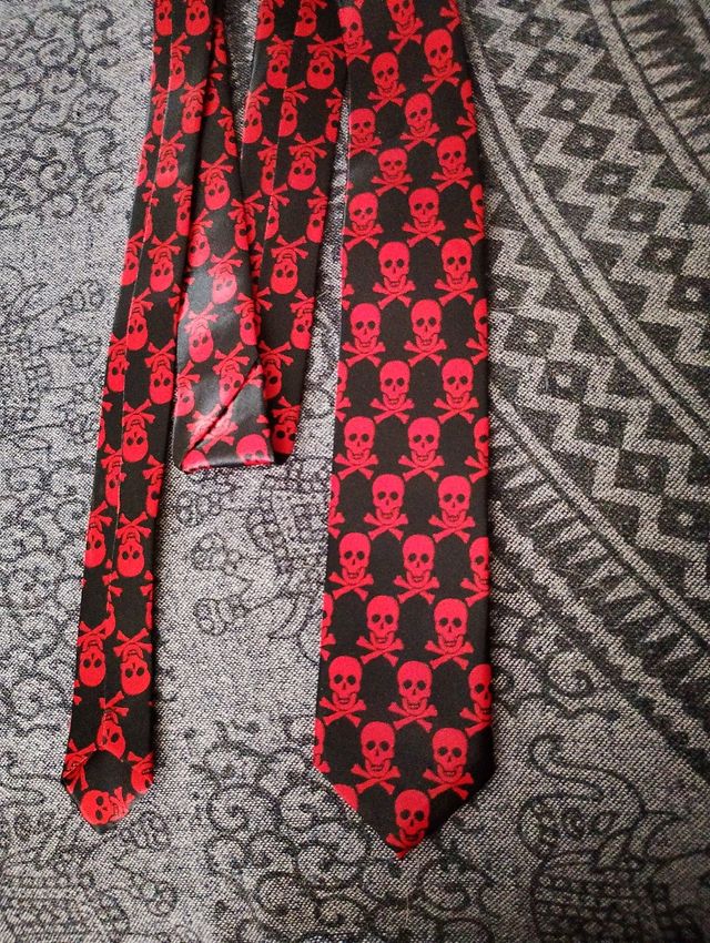 Corbata Calaveras Roja y Negra