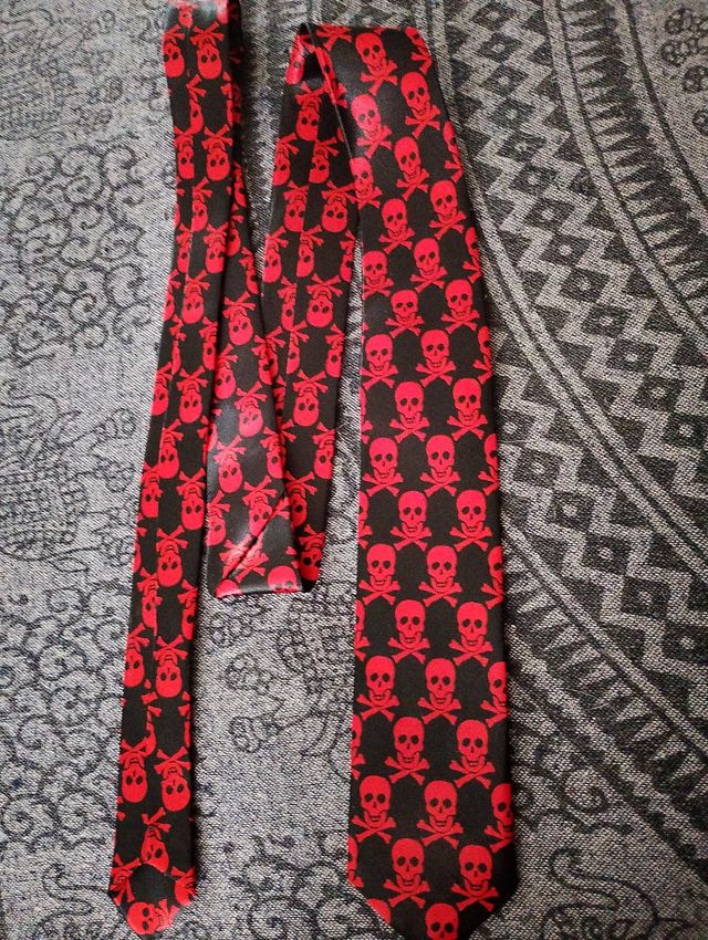 Corbata Calaveras Roja y Negra