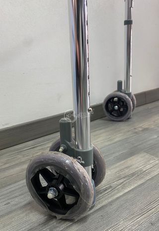 Deambulatore pieghevole in alluminio con ruote