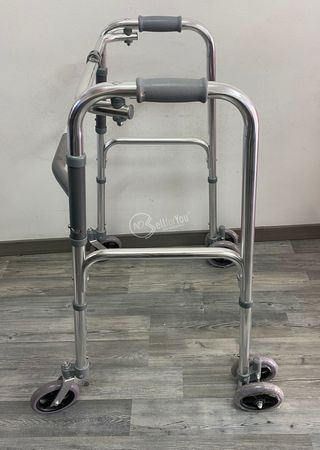 Deambulatore pieghevole in alluminio con ruote