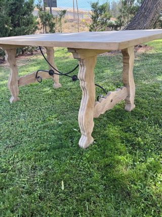 Mesa de madera rústica