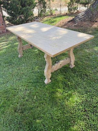 Mesa de madera rústica