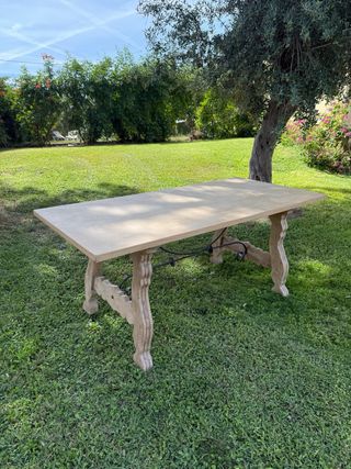 Mesa de madera rústica
