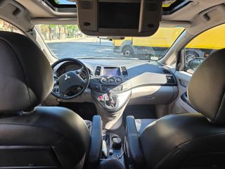 Mitsubishi Grandis 2007