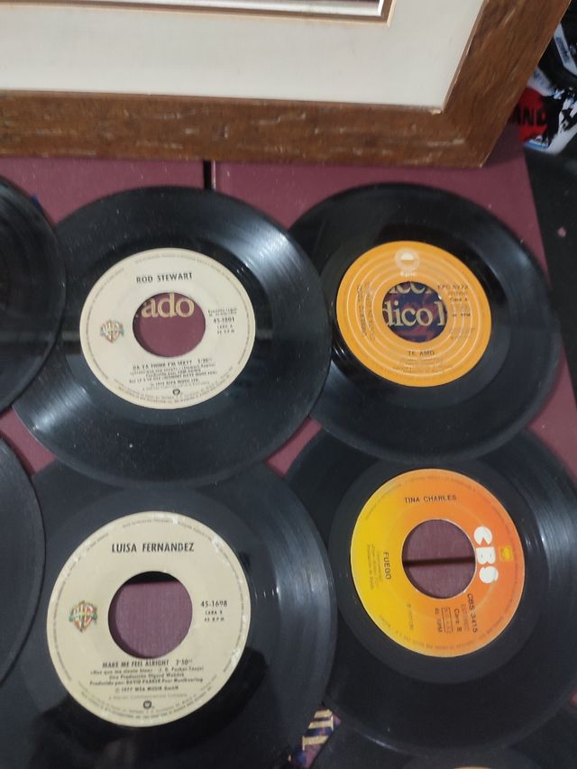 Lotto di circa 20 vinili a 45 giri/min