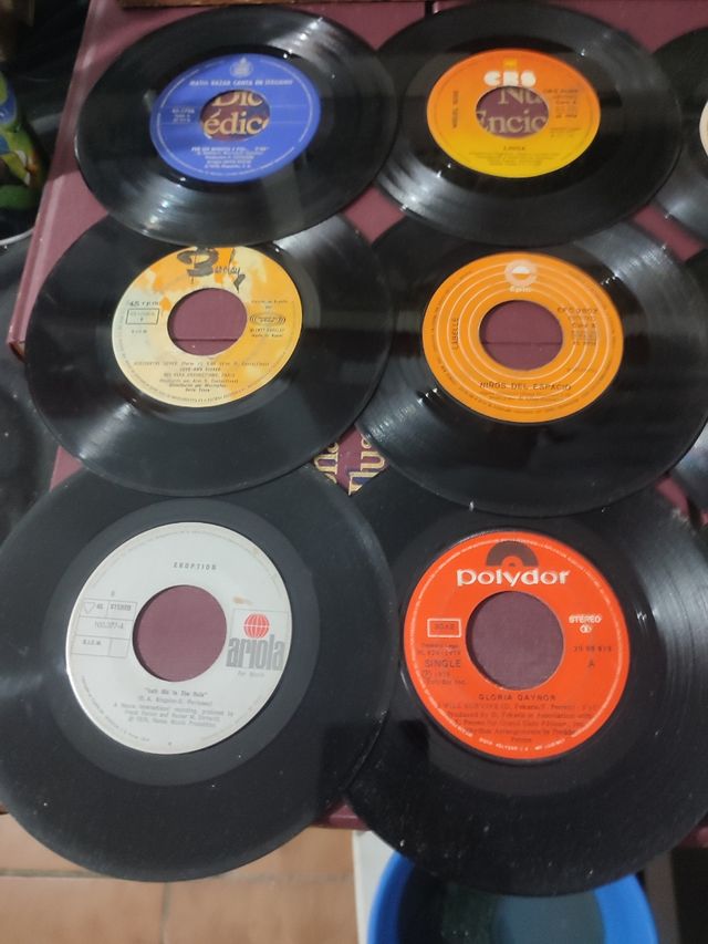 Lotto di circa 20 vinili a 45 giri/min