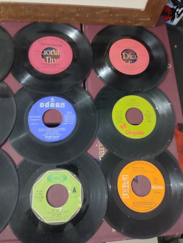 Lotto di circa 20 vinili a 45 giri/min