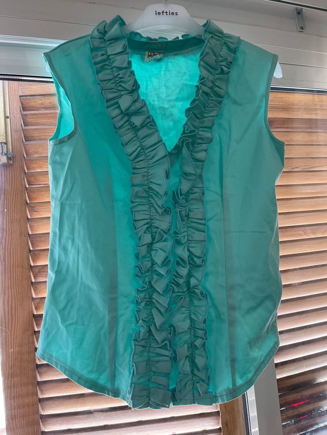 Camisa sin mangas con volantes