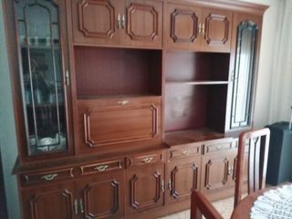 Mueble de salón madera y cristal