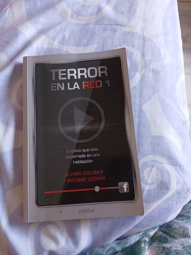 Terror en la red I: El chico que vivía encerrad...