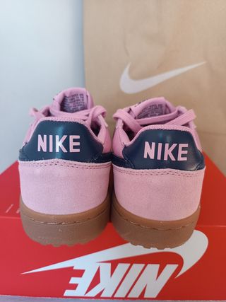 Nike Field General Talla 39 Rosa
