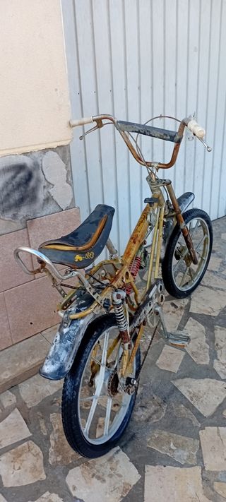Bicicleta antigua para restaurar