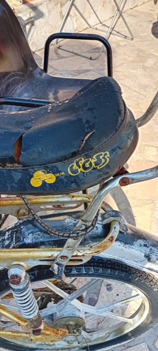 Bicicleta antigua para restaurar