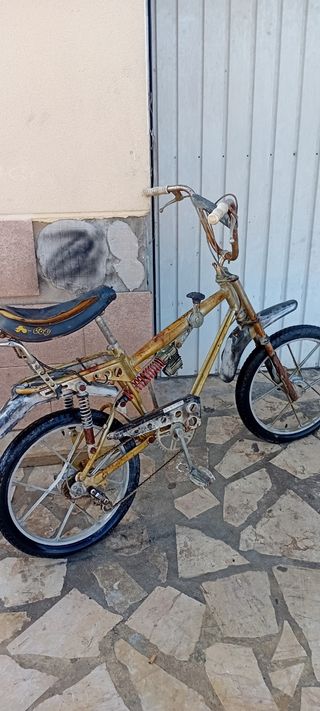 Bicicleta antigua para restaurar