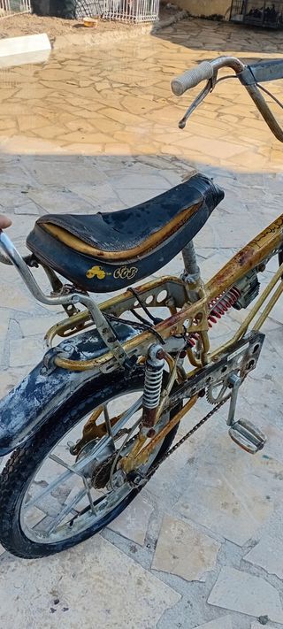 Bicicleta antigua para restaurar