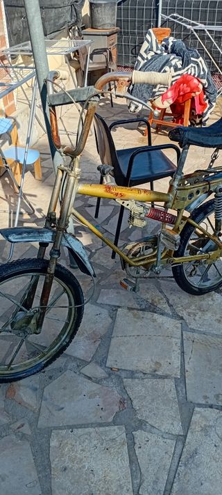 Bicicleta antigua para restaurar
