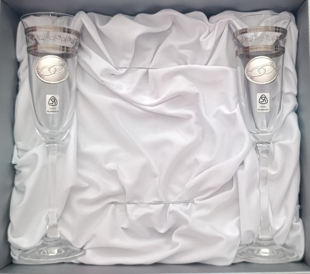 Copas de boda grabadas con anillos, plata laminada