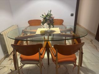 Mesa de comedor y 4 sillas
