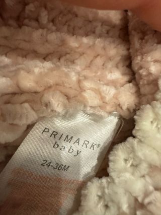 Gorro de punto para niña con pompón