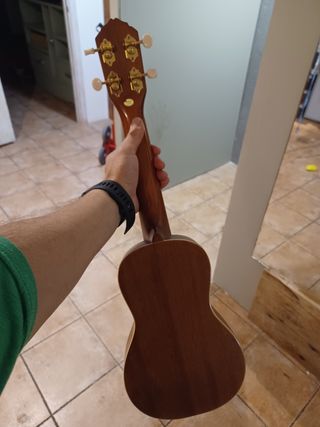 Ortega Ukulele como nuevo con su estuche y factura