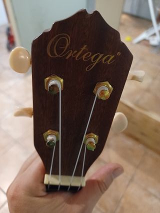 Ortega Ukulele como nuevo con su estuche y factura