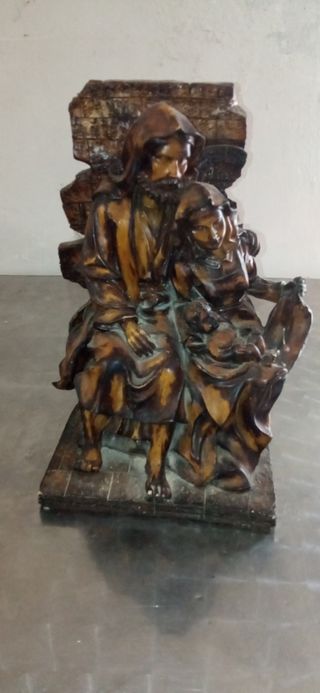 Figura antigua de madera