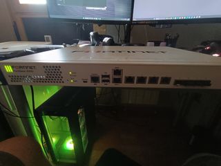 Fortinet FortiGate 300D Firewall Negociable
