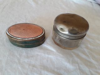 Antiguo set baño y restos polvo afilar navajas