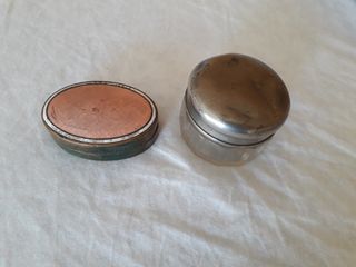 Antiguo set baño y restos polvo afilar navajas