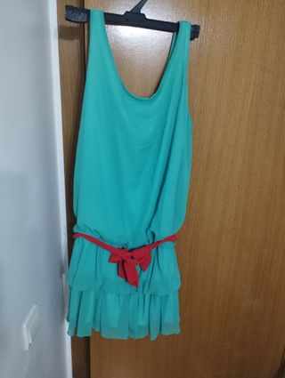 Vestido volantes con lazo rojo