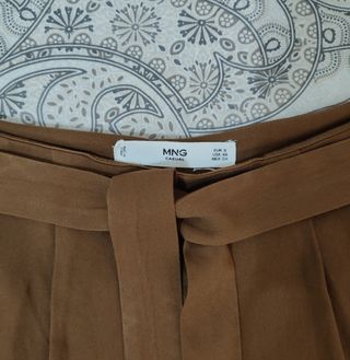 Pantalón corto fluido Mango marrón