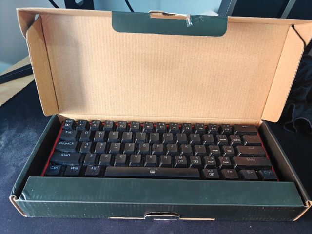 Teclado Gaming Redragon FIZZ RGB