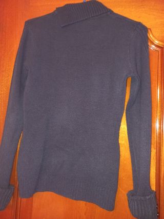 Jersey negro con botones y bolsillo