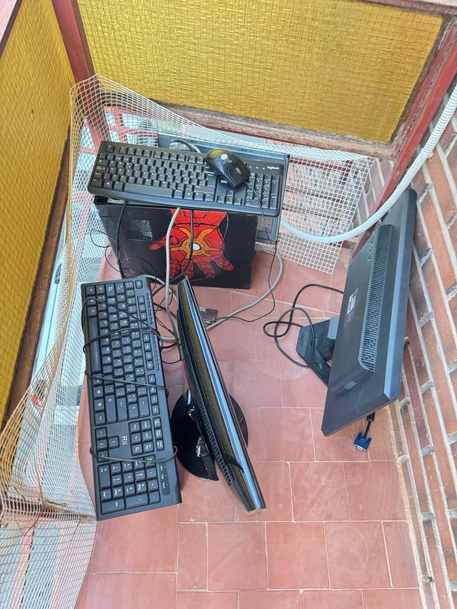 Computador y Monitor Logitech Negro