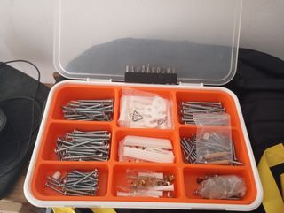 Caja de tornillos y tacos Ikea, más puntas 
