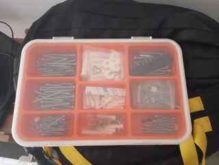 Caja de tornillos y tacos Ikea, más puntas 