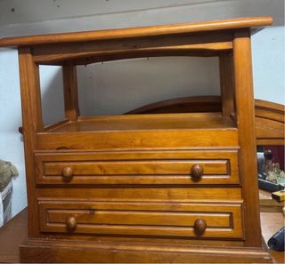 Mueble de madera con cajones