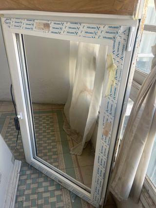 Ventana abatible Cortizo 85x130 cm Blanca