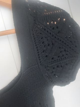 Vestido negro crochet manga corta
