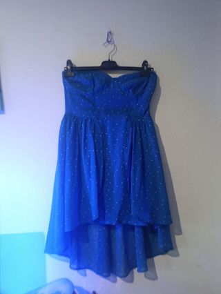Vestido azul con lunares