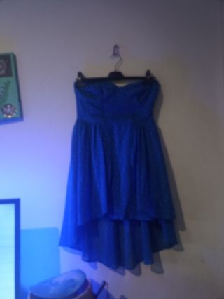 Vestido azul con lunares