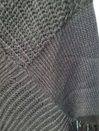 PONCHO DE PUNTO MARRÓN.