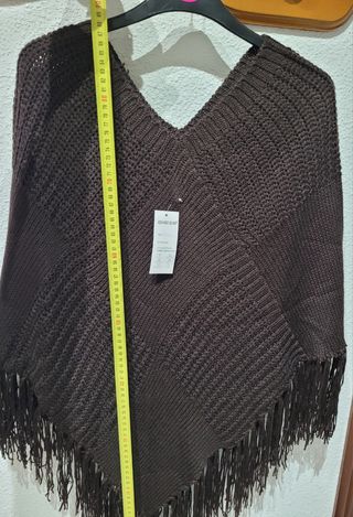 PONCHO DE PUNTO MARRÓN.