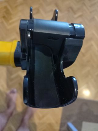 Barra antirrobo reforzada para volante de coche.