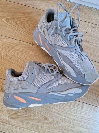 Adidas Yeezy Boost 700 Gris Naranja
