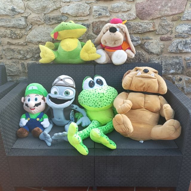 Lote 6 peluches: Luigi, ranas y perro